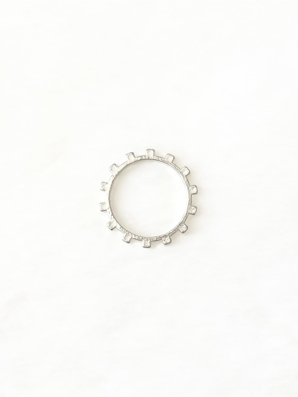 5/$15 🩷 MUST BUNDLE Silver Gear-Edge Stacking Ring - Women Jewelry